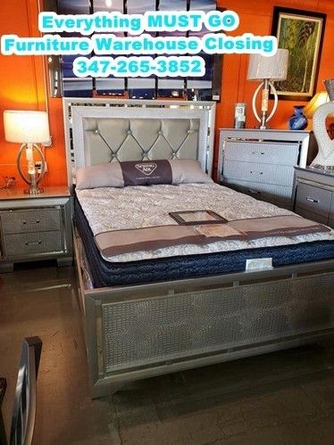 Queen bedroom set. Must Go