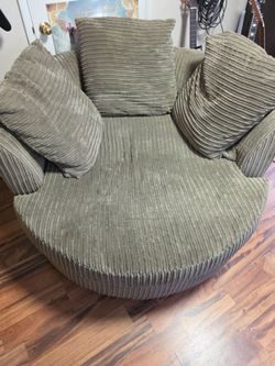Cozy round chair