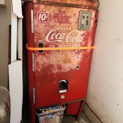 Antique Coca Cola Machine 