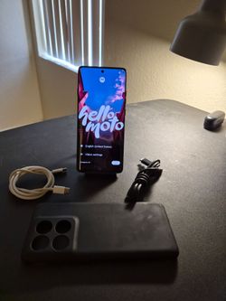 Moto edge 2025 **LOCKED TO STRAIGHT TALK**