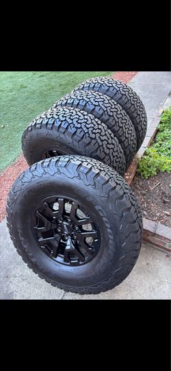 Stock 37 inches tires and rims ford f150 4x4 ford raptors ford bronco rims