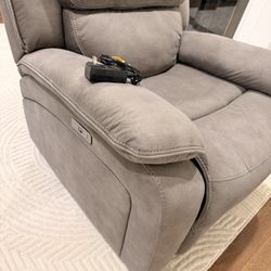 Recliner Chair for Sale – Excellent Condition
