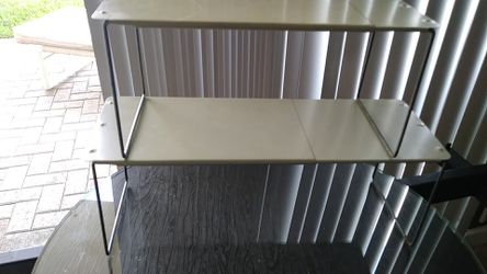 Expandable adjustable cupboard shelf