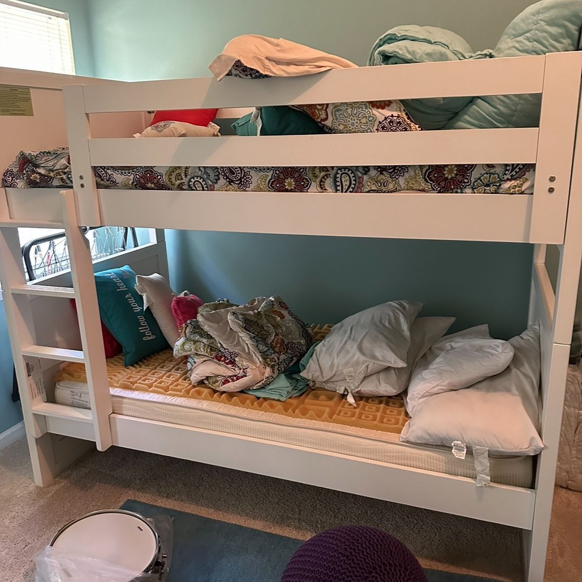 DONT MISS IT 🥳🥳 Great condition-White Bunk beds 