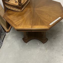 Table W 6 Chairs.  Vintage 