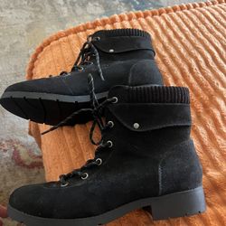 Woman’s Boots Size 10  NEW 