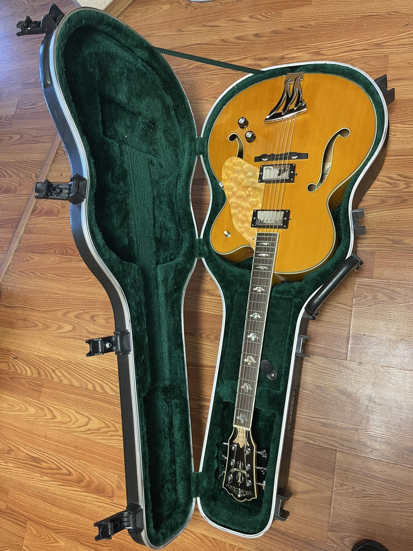 Vintage Washburn Orleans J10 Electric Guitar Including Case