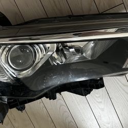 Toyota 4Runner 2014-2020 Passenger Side Headlight Assembly OEM