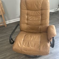 Used lounge chair