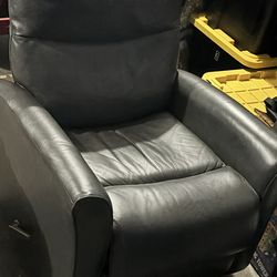 Recliner / Rocker