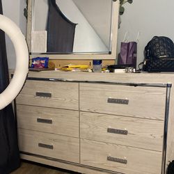 Dresser And Nightstand With Mirror 