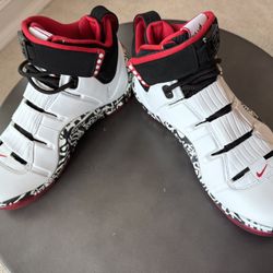 Nike Zoom LeBron 4 Graffiti Size 7 w/ Original Box