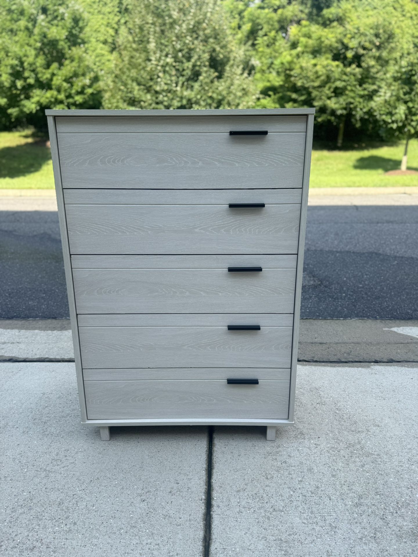 Modern 5-Drawer Dresser – Light Ash Finish 📏 33” W x 18.5” D x 49” H