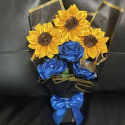 Bonito Ramo  Con Jirasoles Y rosas Echas Amano Rosas Eternas