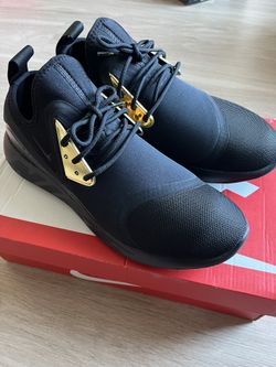 Nike Lunarcharge Essential Running Shoe Black/Gold Size 9.5M RARE NEW