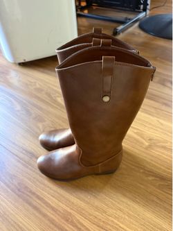 Boots size 4