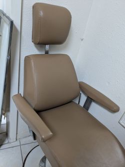 Facial chair