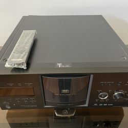 SONY CD/DVD Player  -  400 Discs 