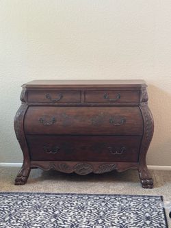 Bombay chest