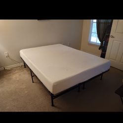 Full Size Bed w/ Modern Steel Base 