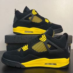 Jordan 4 Retro Thunder(Size 13 Brand New✅)