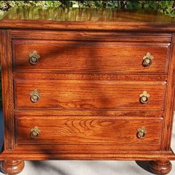 FLASH SALE Ethan Allen Solid Oak Nightstand- Designer Heirloom- JONES/SMOKE RANCH RD 