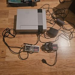 Nintendo Entertainment System W/ 6 Games NES 