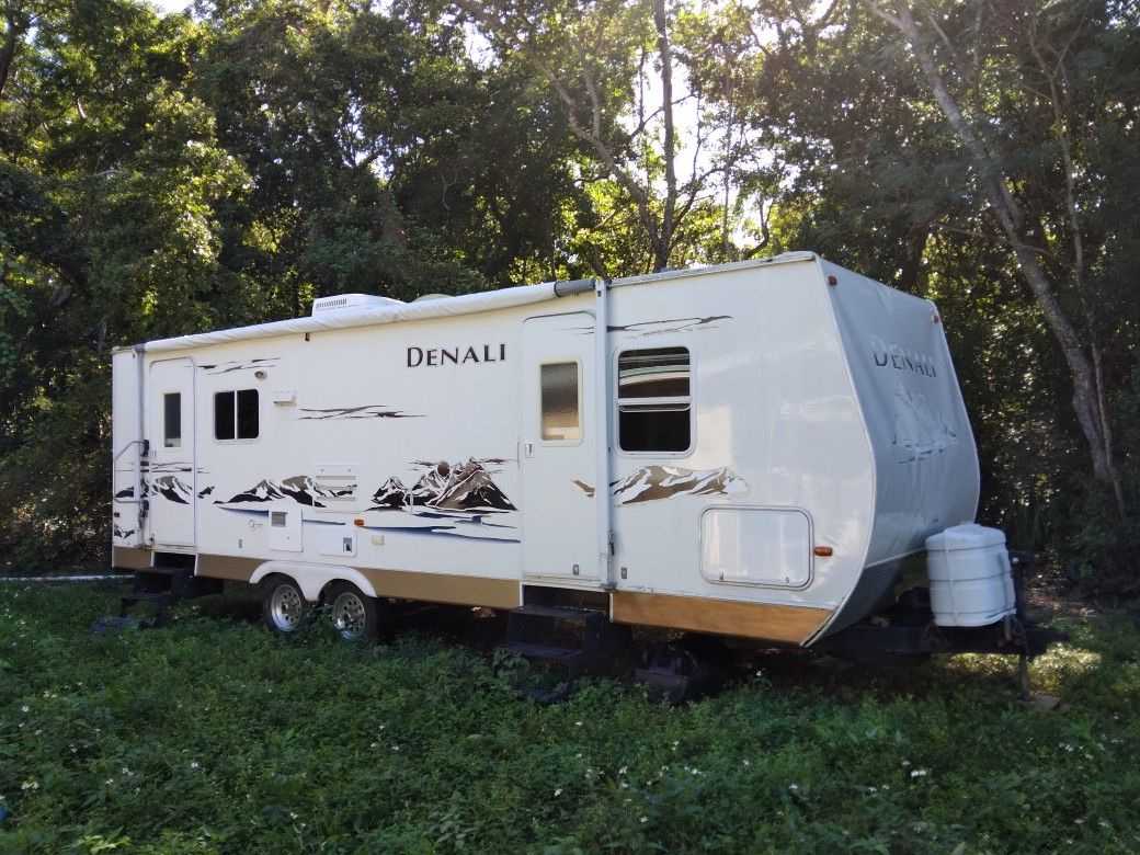 RV Camper With Heavy Duty Axles