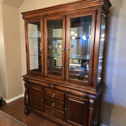 China Cabinet/ Hutch