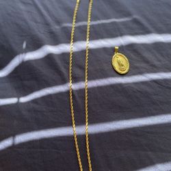 Gold Chain Rope With A Gold Pendant 