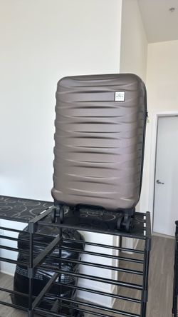 Carry on luggage (NEW) never used