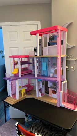 Doll house Barbie Dream House