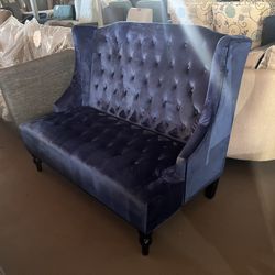 Wingedback Loveseat 