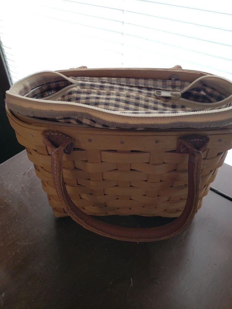 Longaberger 2004 Small picnic basket