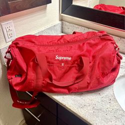 Supreme Duffle (SS18) 
