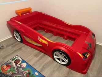 Race car bed with mattress (twin)