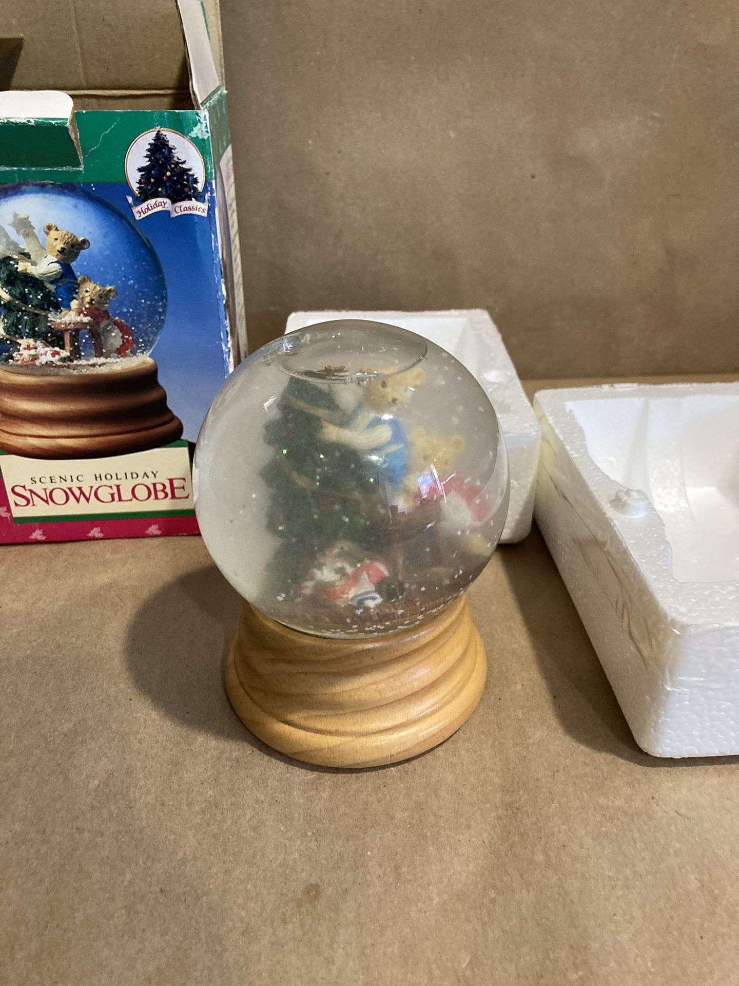 Christmas Snow Globe - Vintage 