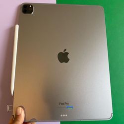 Apple IPad Pro 12.9” 6th Generation (2022 Model / M2 chip ) 256GB WiFi + cellular (5G Unlocked) with keyboard, pen & Accessories