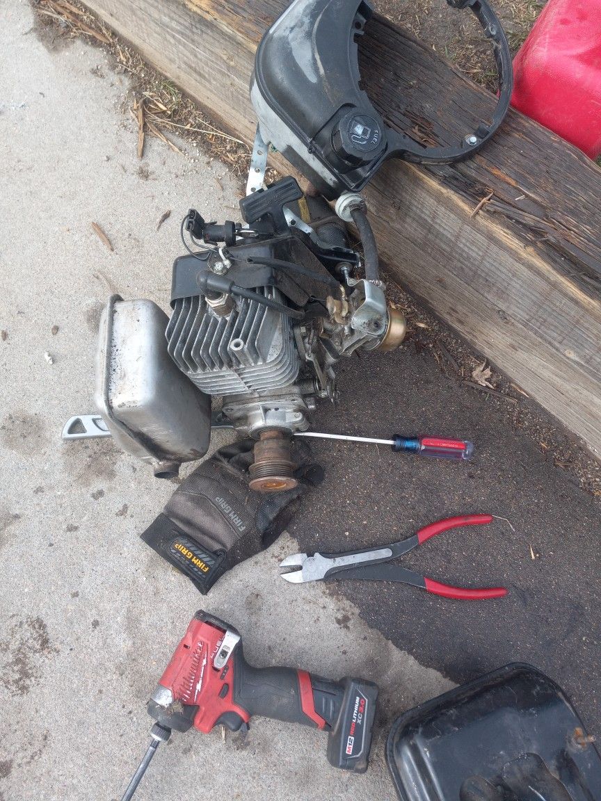2 Cycle Horizontal Shaft Engine