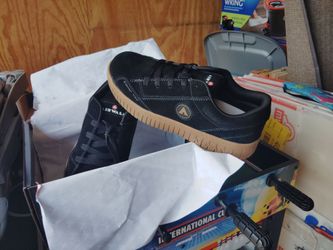 New Black Airwalk tennis