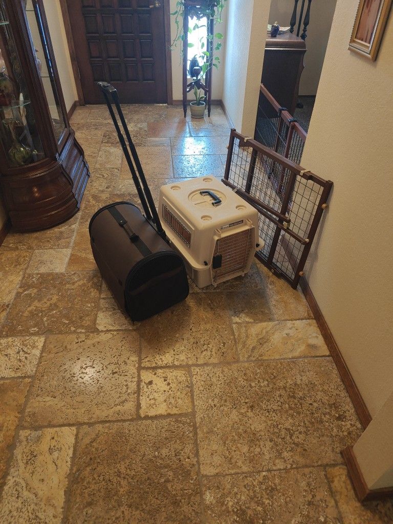 Rolling Small Pet Carrier & Pet Kennel Plus Expandable Door Gate