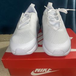 Nike Kids' Air Max 270 Sneaker Little Kid