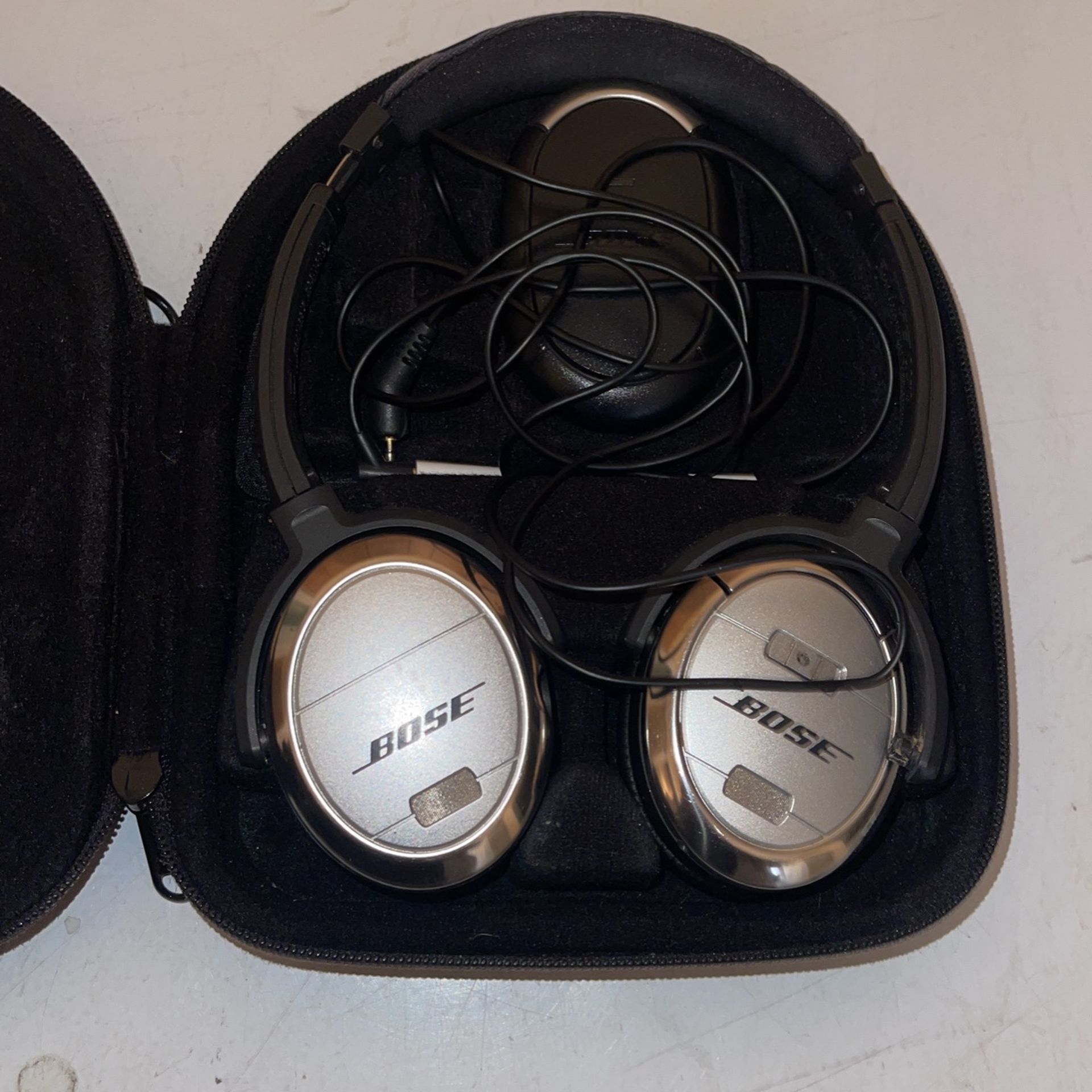 Bose Quiet Comfort 3 - Wired/ Not Bluetooth