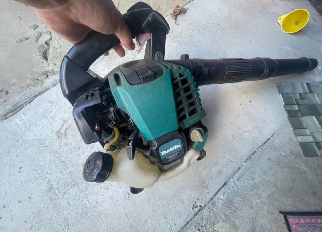 Makita leaf blower 4stroke