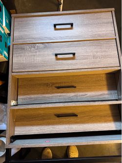 Modern wood-look dresser with 4 drawers