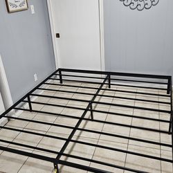 King size metal bee frame