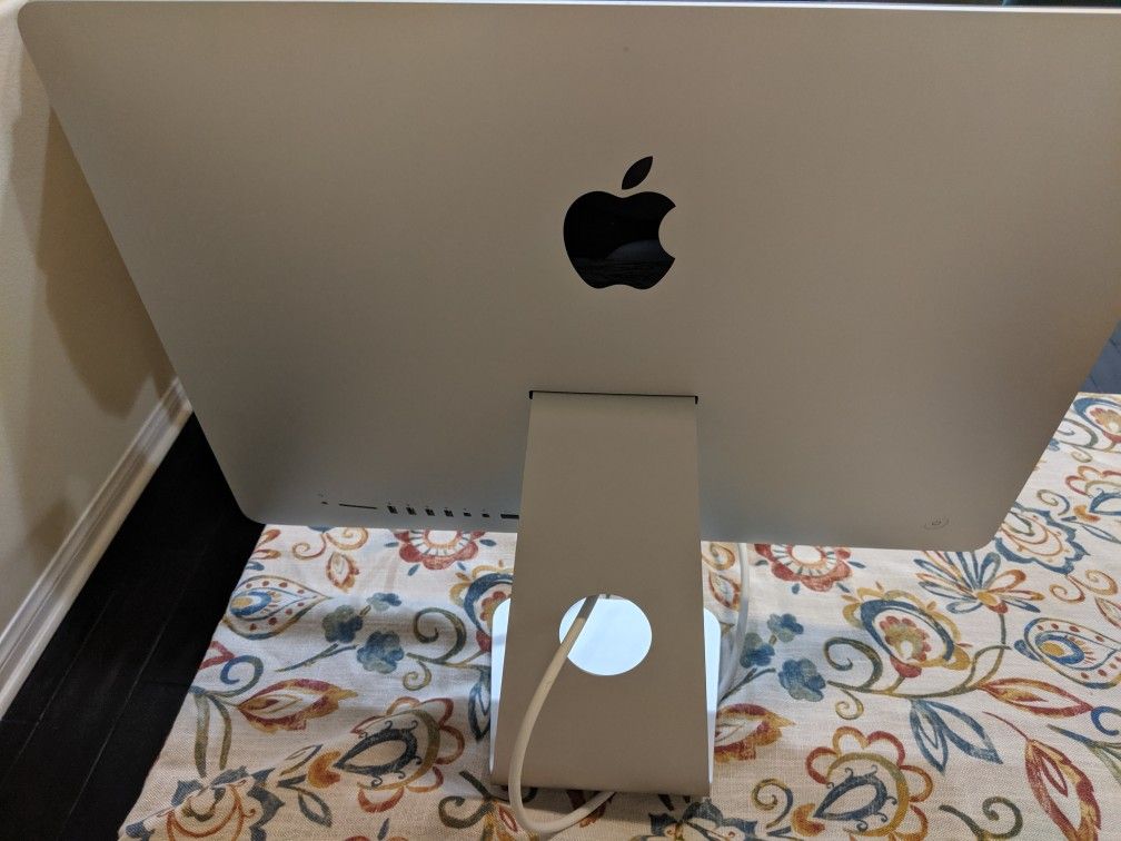 Apple iMac 21.5” 2.7GHz Quad-Core i5 (Late 2013)