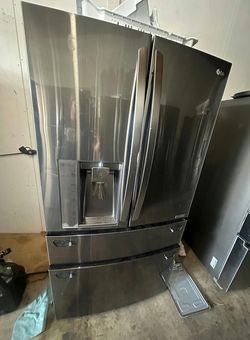 LG Stainless 4-Door French Fridge IceMaker