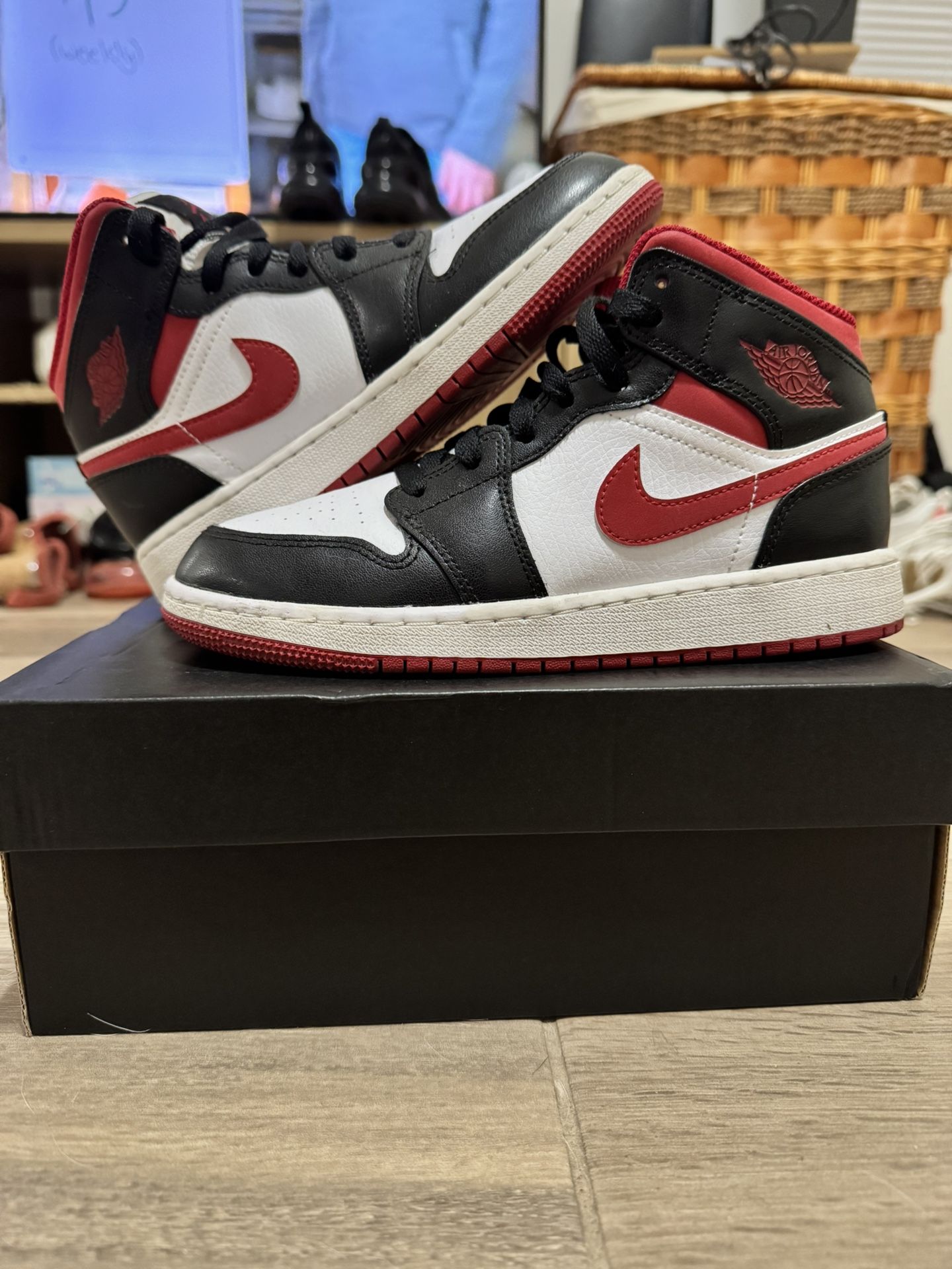 Air Jordan 1 MID GS
