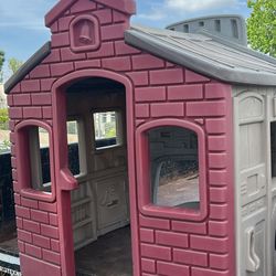 Kids Playhouse nice shape no front door
